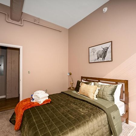 2 Bath Prkg+Gym+Sauna Perk Plaza +30 Day クリーブランド エクステリア 写真