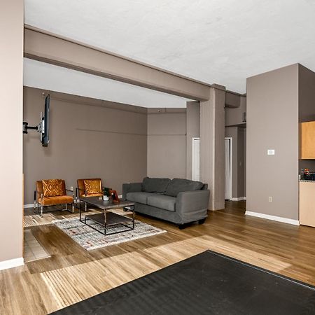 2 Bath Prkg+Gym+Sauna Perk Plaza +30 Day クリーブランド エクステリア 写真