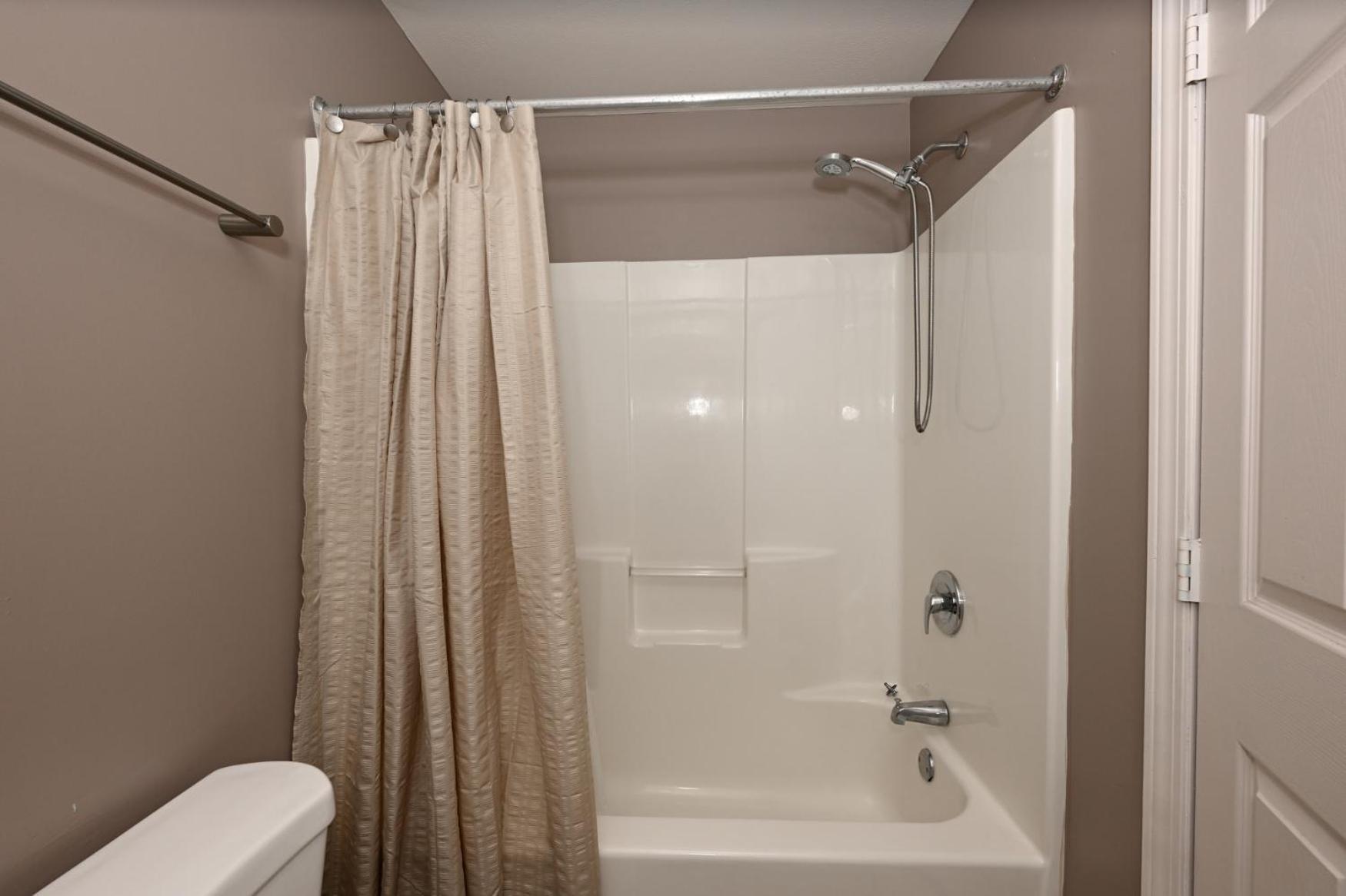 2 Bath Prkg+Gym+Sauna Perk Plaza +30 Day クリーブランド エクステリア 写真