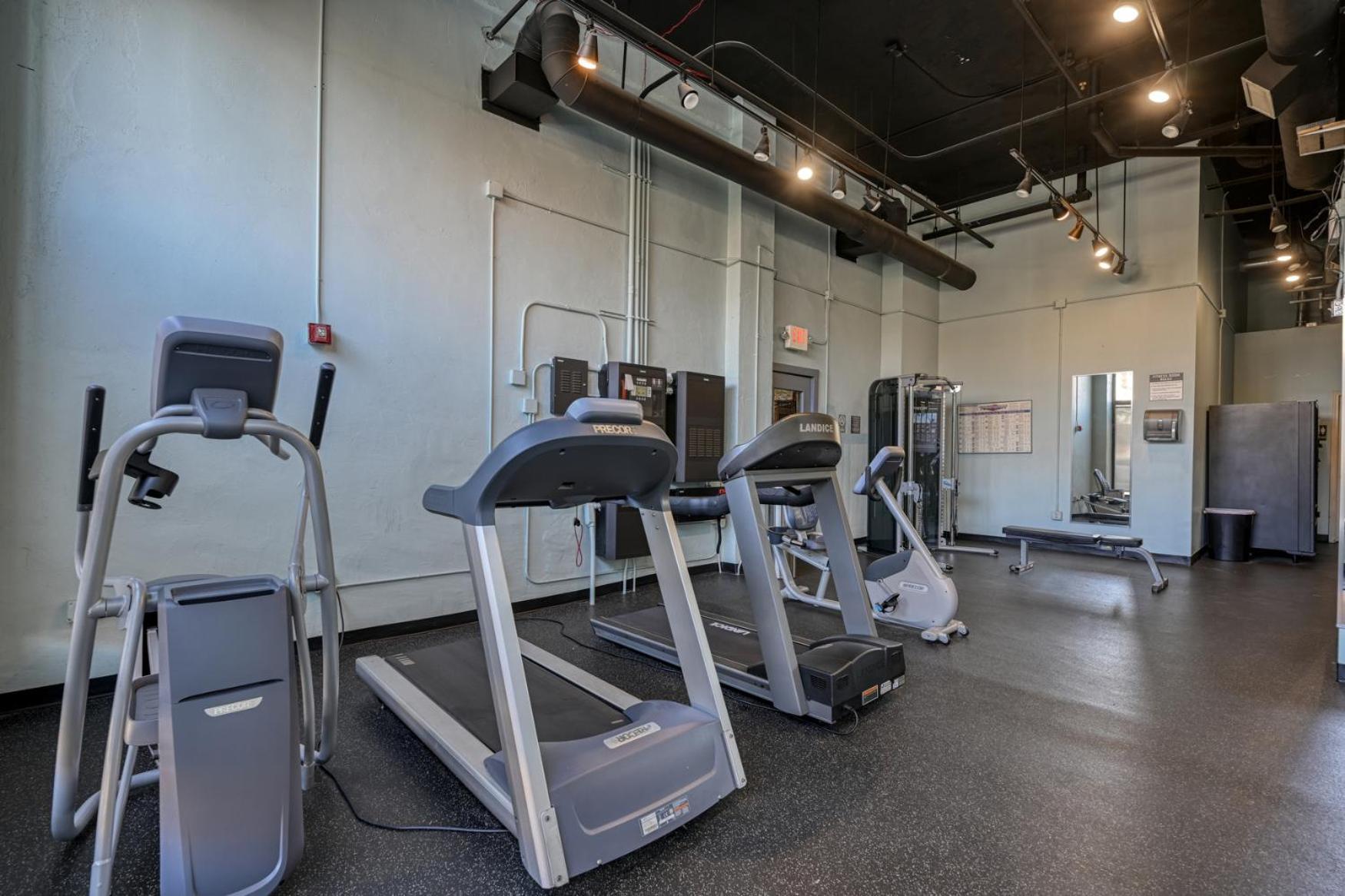 2 Bath Prkg+Gym+Sauna Perk Plaza +30 Day クリーブランド エクステリア 写真